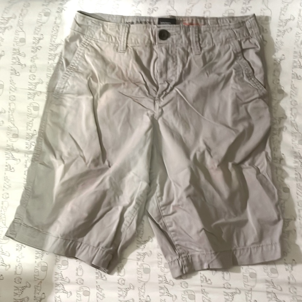 Flat front Urban Pipeline to the knee men’s shorts. 30W